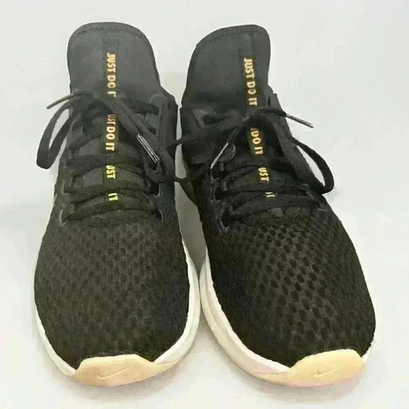 Nike Women’s Air Max Bella TR 2 AQ7492-001 Black Gold Running Shoes Size 10 - Picture 3 of 6